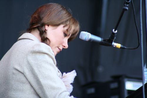 Rachel Fuller (with Pete Townsend on guitar) @ T in the Park 2005