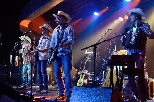 Los Pacaminos feat Paul Young @ Great British Folk Festival 2016