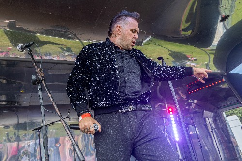 Tony Lewis as Robbie Williams @ Jack Up The Summer 2023